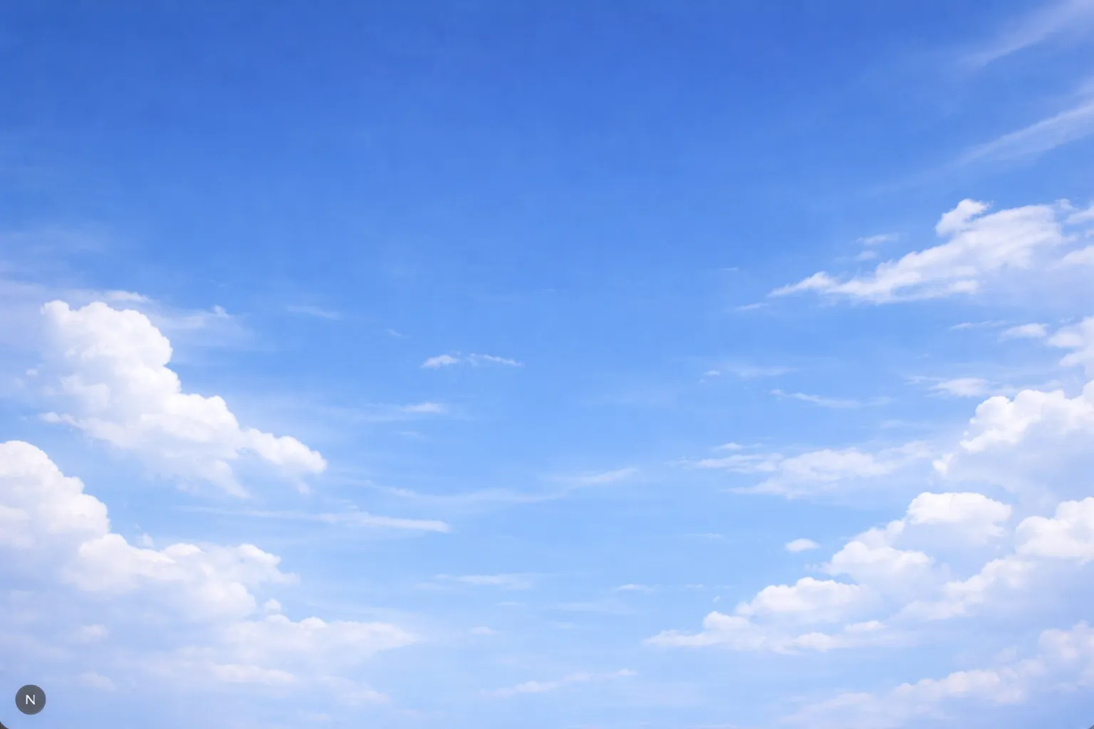 Fundo de nuvens do metabuscador de milhas EconoMilha